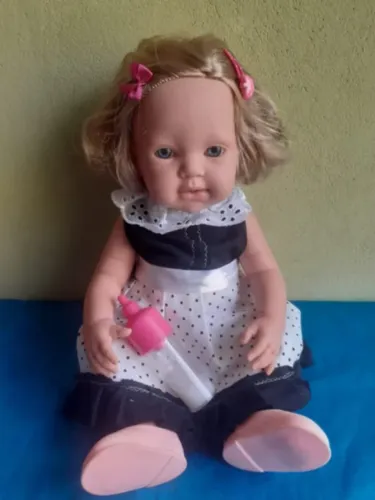 Boneca estilo reborn, toda de venil