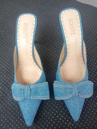 Sapato de salto Schutz com laço número 37
