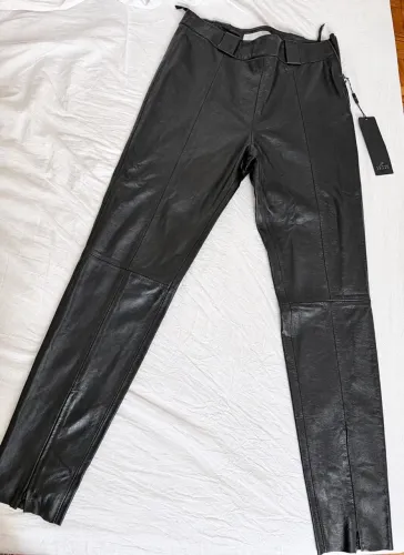 Calça 42/44 couro legítimo nunca usada