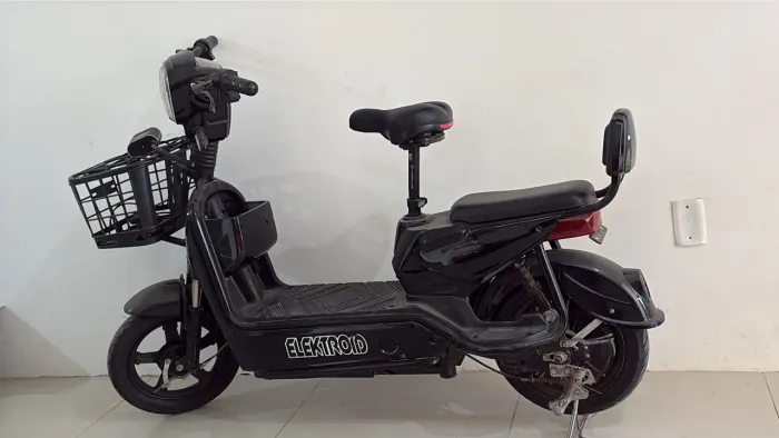 Moto elétrica muito nova