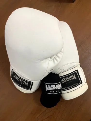 Luvas, bandagens, caneleiras e bolsa - Equipamentos para Boxe, Muay Thai ou Kickboxing. Le