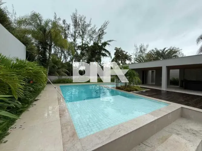 Casa de Luxo à Venda no Condomínio Malibu - Barra da Tijuca
