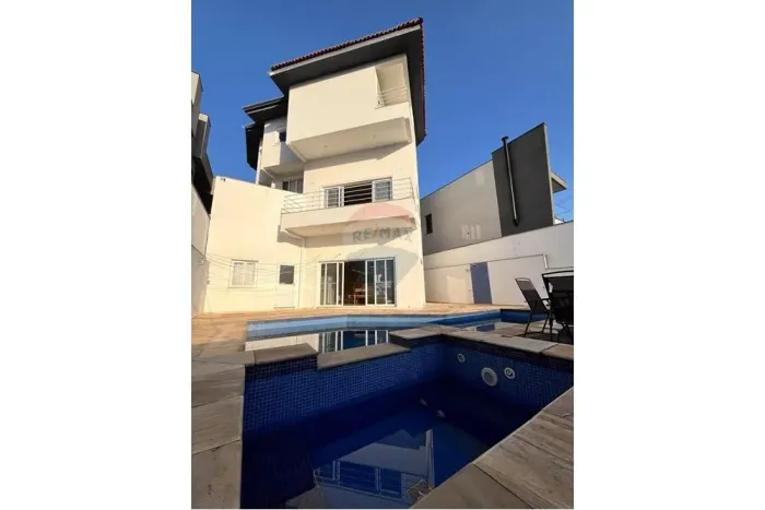 Sobrado à venda no condomínio Eco Park Lagos, conta com espaço gourmet e lazer completo, P