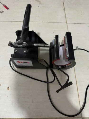 PRENSA TÉRMICA PARA SUBLIMAÇÃO DE CANECAS