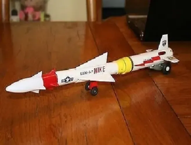 Brinquedo Antigo De Lata Anos 1960 De Fricção Sam A-7 Nike