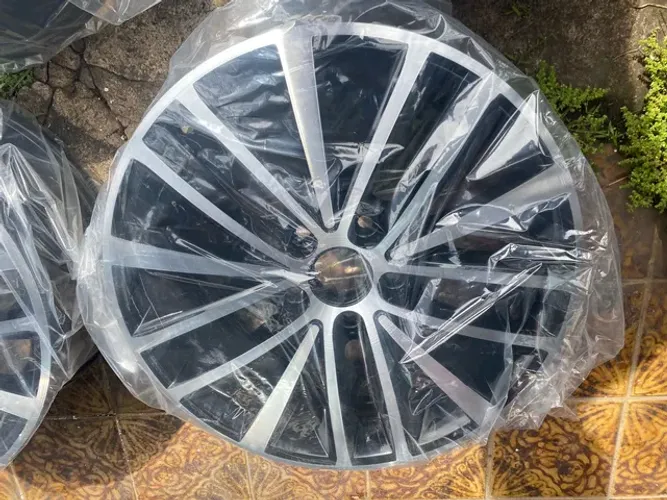 Roda VW Jetta aro 17 original unidade valor mínimo consulte o jogo 