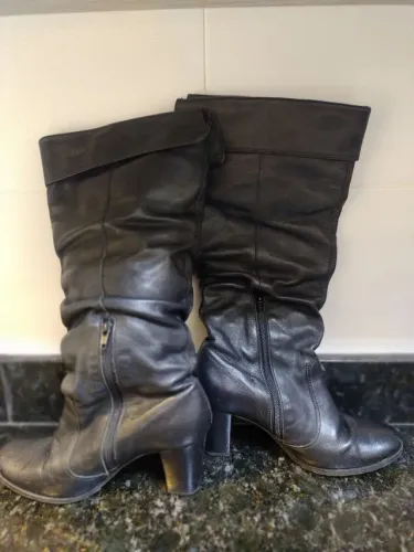 Bota em couro