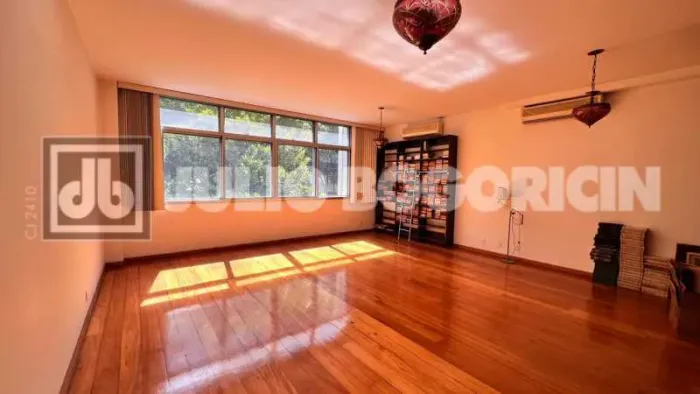 Apartamento à venda no Leblon com 130m² 3 quartos sendo 1 suíte 1 vaga