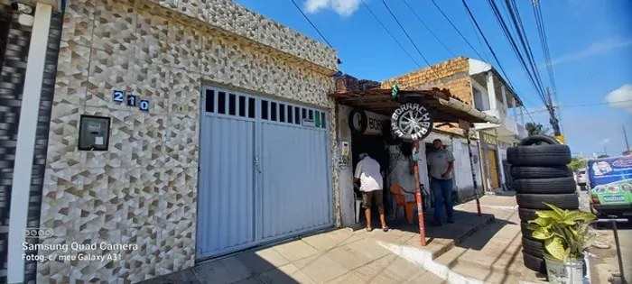 Vendo Um Casa com Ponto Comercial Na Principal da Av Afonso de Mello(Sta Lucia)