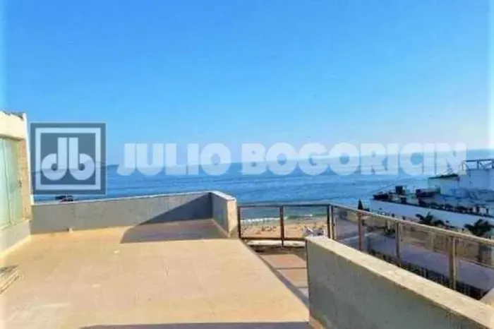 Cobertura à venda no Leblon, na quadra da praia, próximo ao Posto 11 com varanda, 6 quarto