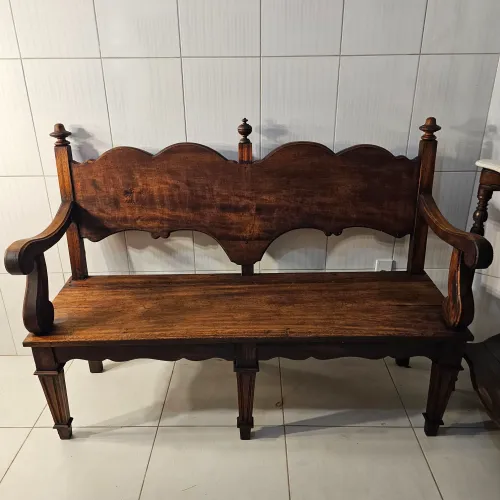 Moveis antigos, banco antigo de madeira, antiguidades 
