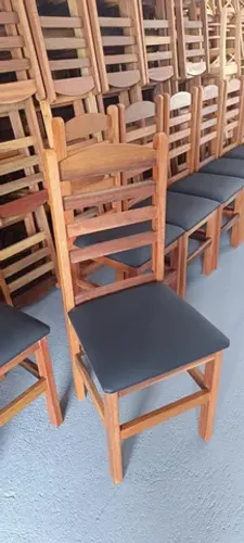 Cadeira de madeira, modelo Popular com estofado preto - R$229,00 cada