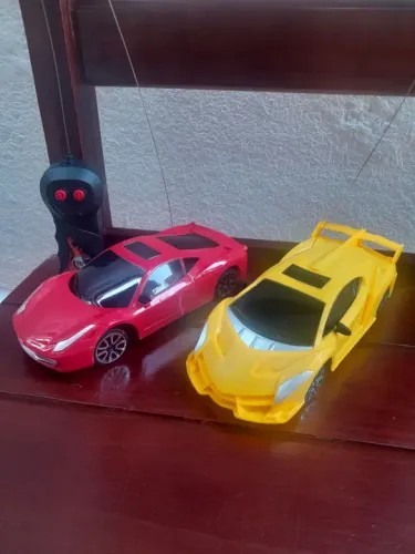 Carrinho de controle remoto 