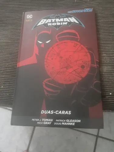 HQ Batman e Robin - Duas Caras (Capa Dura)