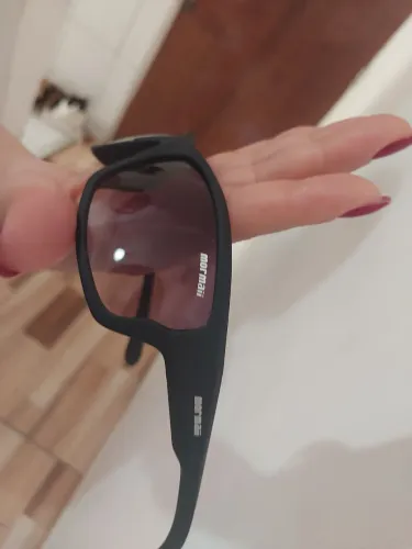 Óculos de Sol Modelo Esportivo