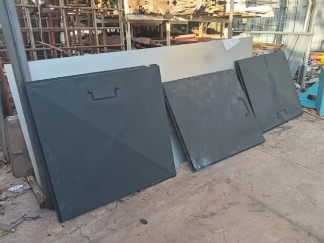 Tampa para casa de máquinas