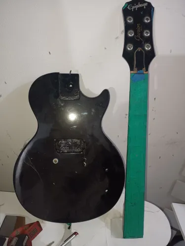 Guitarra para restauro