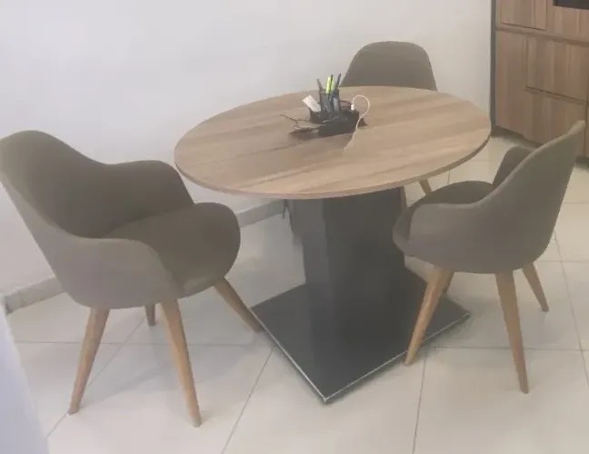 Mesa redonda base de Ferro - escritórios e home office 