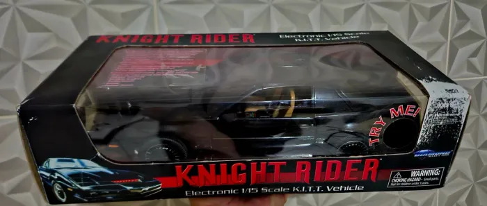 SUPER MÁQUINA,  Knight Rider K.I.T.T.  Eletrônico 1/15 Diamond Select