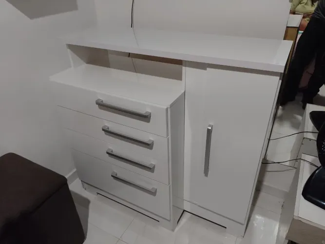 Cômoda com gaveteiro e armário