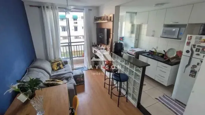 Condomínio com segurança 24 hs em Vista Alegre, varandinha, dois quartos , garagem , eleva