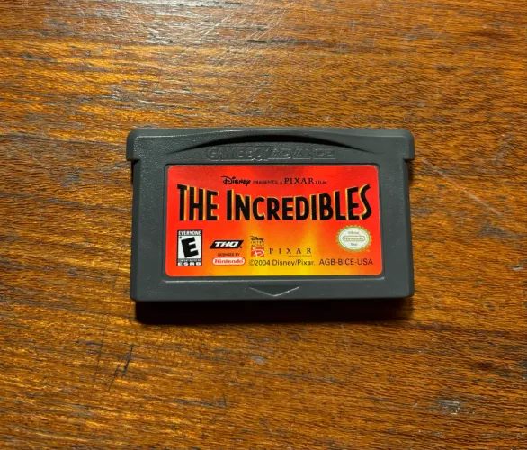 Cartucho de Videogame Os Incríveis para Game Boy Advance