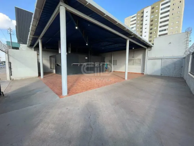Salão comercial com 220m² no bairro Morada do Ouro
