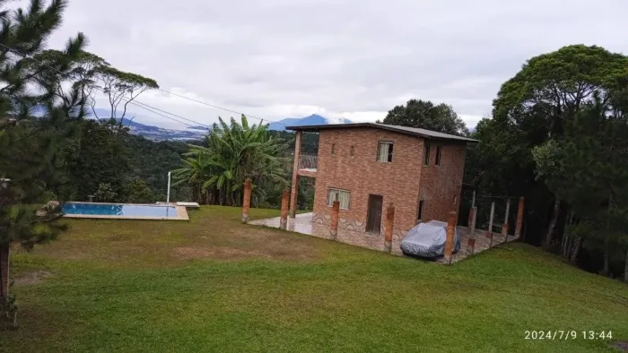 Vende-se sitio no Bairro Potecas de 26.500m2 e 120m2 de área construída