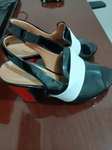 Sandália Feminina Bicolor Elegante