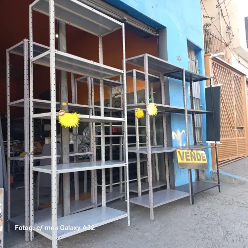 Estantes de aço reforçado para organização