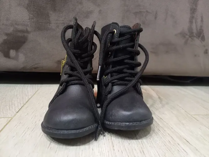 Bota infantil preta