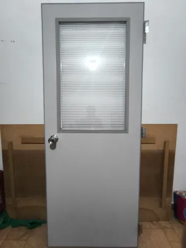 PORTA com vidro para divisórias Eucatex 