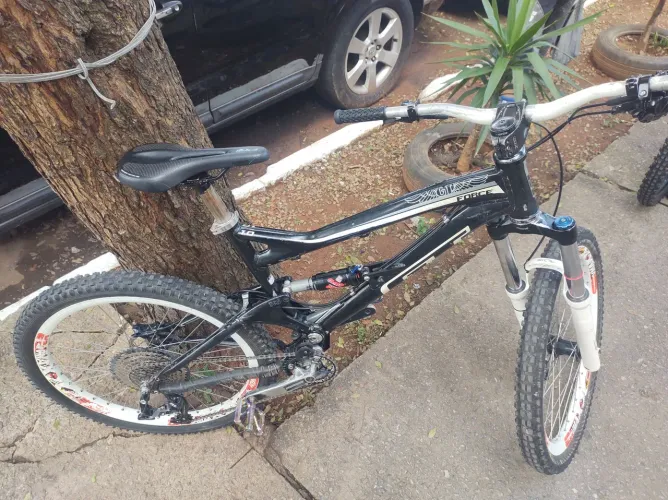 Bicicleta Montam Bike Enduro GT Full 