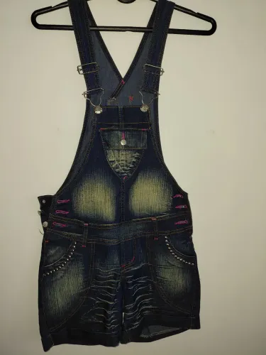 Jardineira jeans feminina