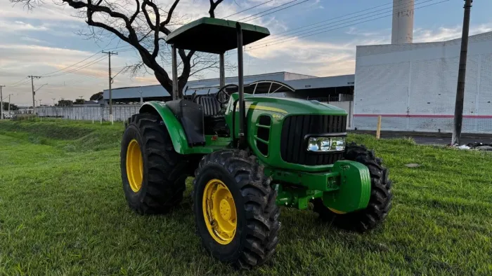 Trator john deere 6100 4x4 2021 em excelente estado