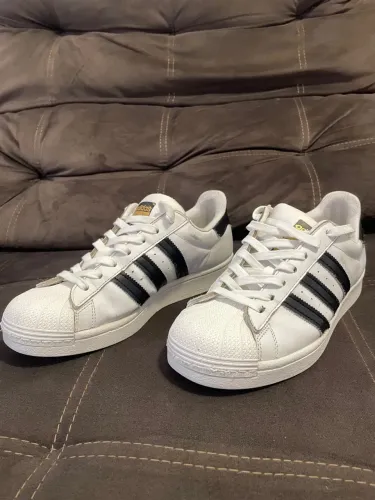 Tênis adidas super star