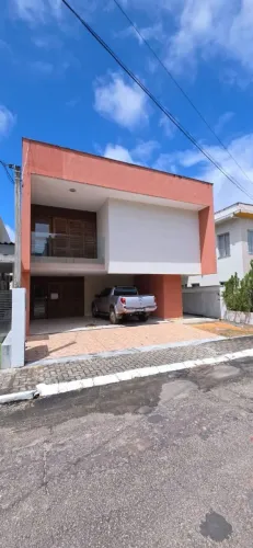 Vendo esta Casa Duplex no Satélite, Cond. Parco Del Laverita: 5 quartos, 2 suítes.