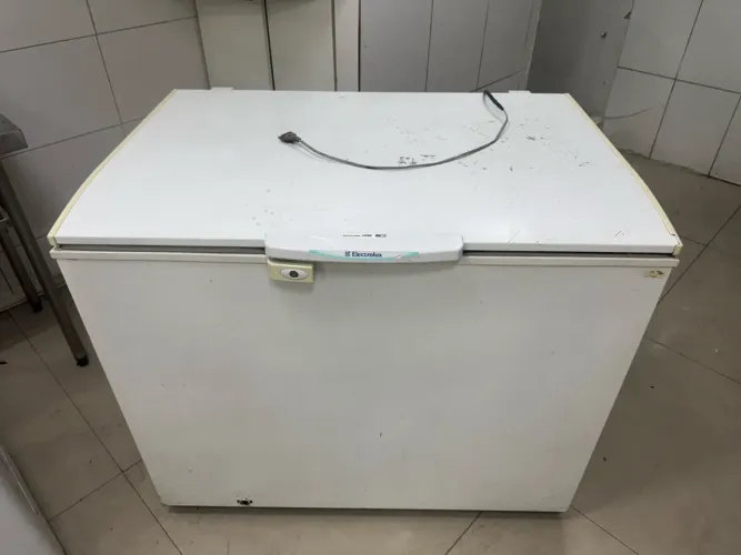 Freezer pequeno defeito 