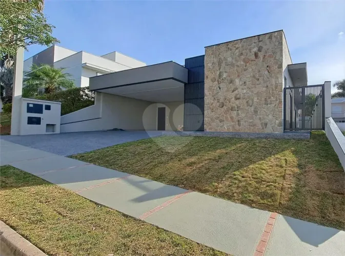 Casa à venda com 3 quartos, sendo 3 suítes, no condomínio Giverny, Sorocaba - SP