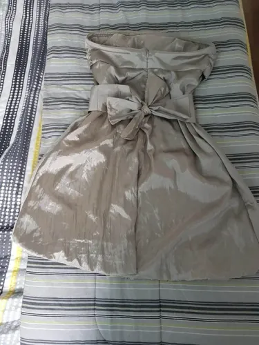 Nunca usado Vestido de festa tomara que caia dourado vidivici