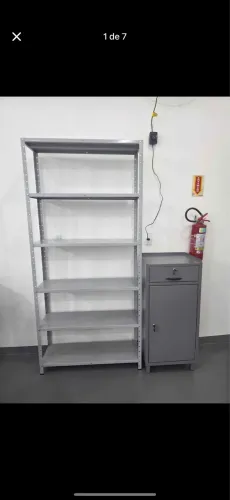 Estante em aço