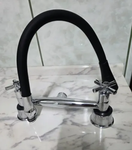 Torneira Misturador Gourmet Cozinha Flexível Preto Parede