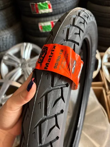 Pneu de Moto Matrix 90/90-18 CG TITAN FAN 150/160