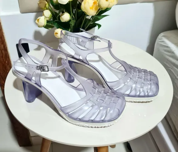 Melissa Vixen 39 (NUNCA USADA)... R$100