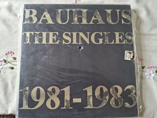 Disco de Vinil LP Bauhaus - The Singles 1981-1983 (Importado)