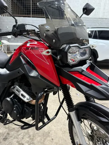 OPORTUNIDADE- Shineray SHI 175 2025 Vermelha - único dono + acessórios