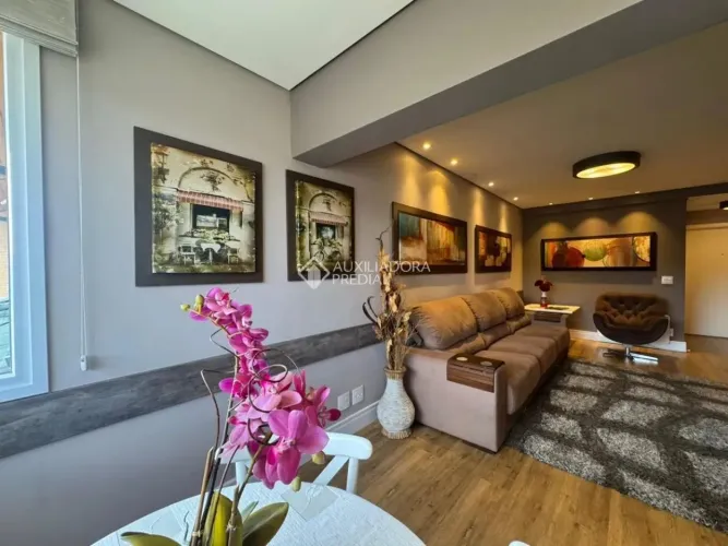 Imobiliária Gramado e Canela vende cobertuta mobiliada 2 vagas