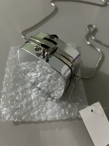 Bolsa Pequena Acrilico Espelhada Quadrada Maça Tiracolo Com Espelho