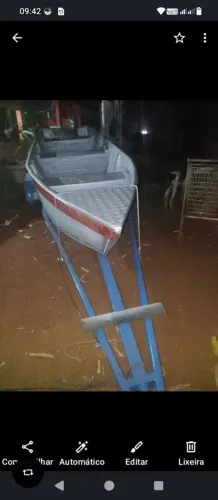 Canoa e tralha de pesca