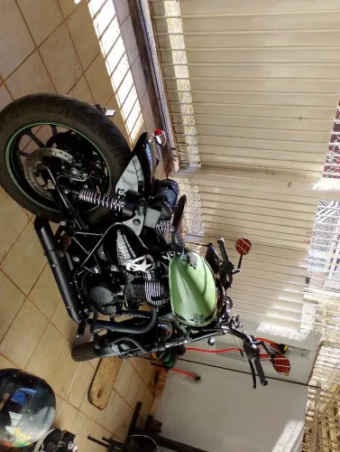 Meteor 350 customizada com garantia de fábrica